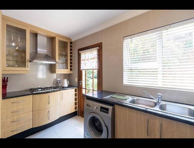 3 BEDROOM TOWNHOUSE FOR SALE IN GLENVISTA